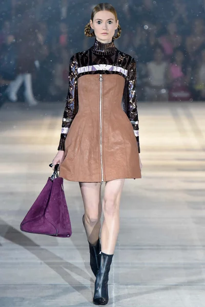 Look 15
